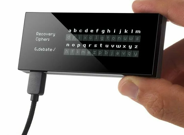 کیف پول سرد در ارزهای دیجیتال چیست و چگونه دارایی‌های خود را ایمن کنیم؟